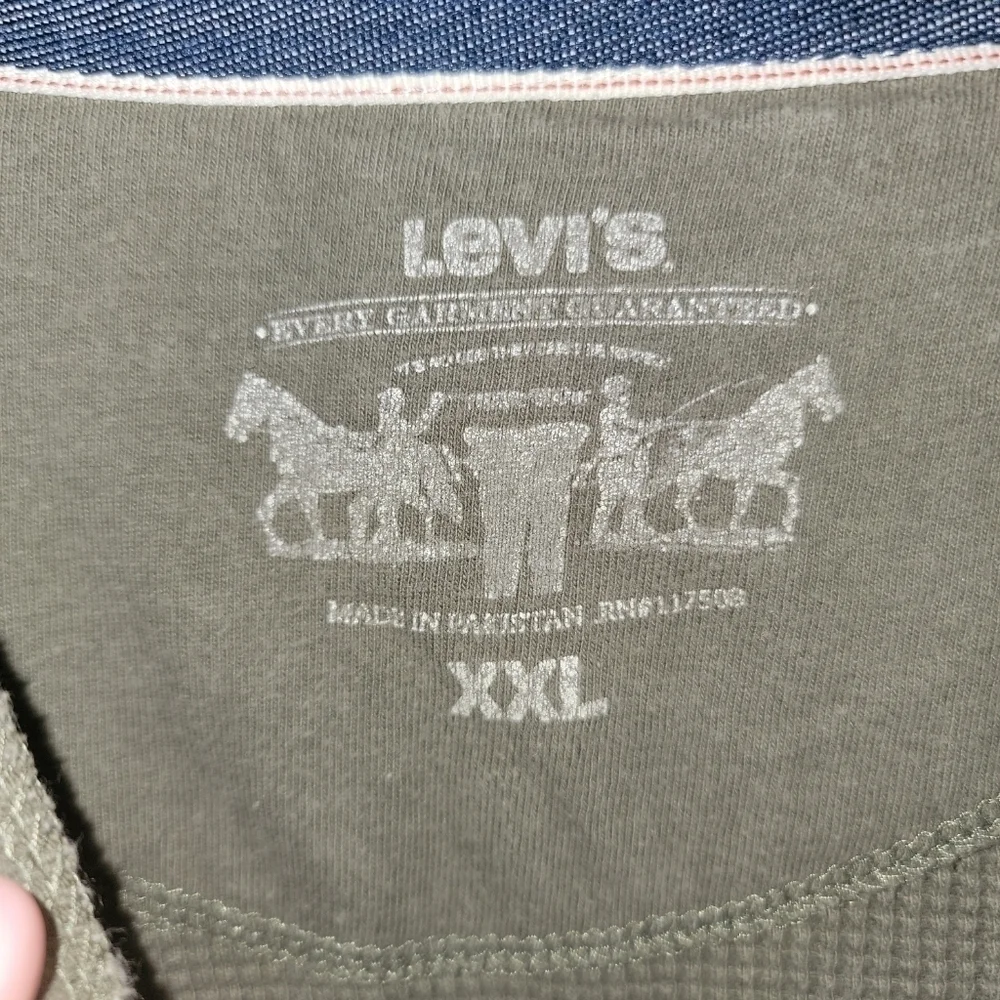 Levi’s size XXL men's long sleeve green shirt quater button down shirt